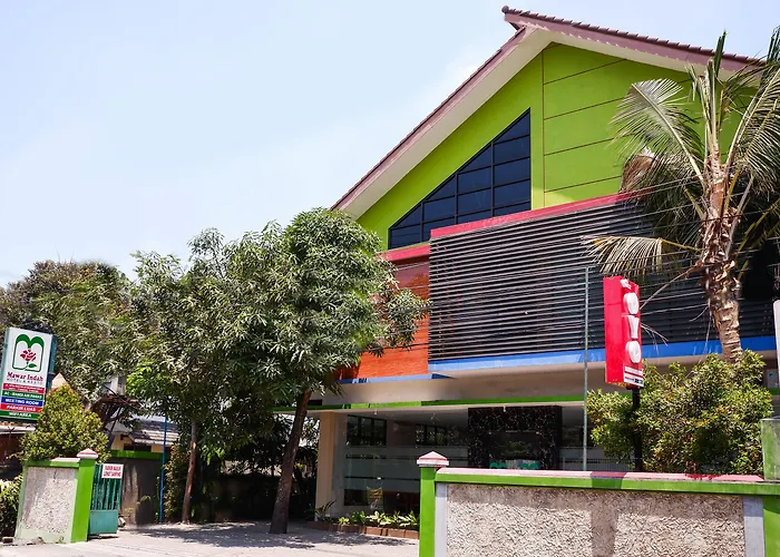 Mawar Indah Hotel Near Stasiun Balapan Solo Mitra Reddoorz Surakarta (Solo)